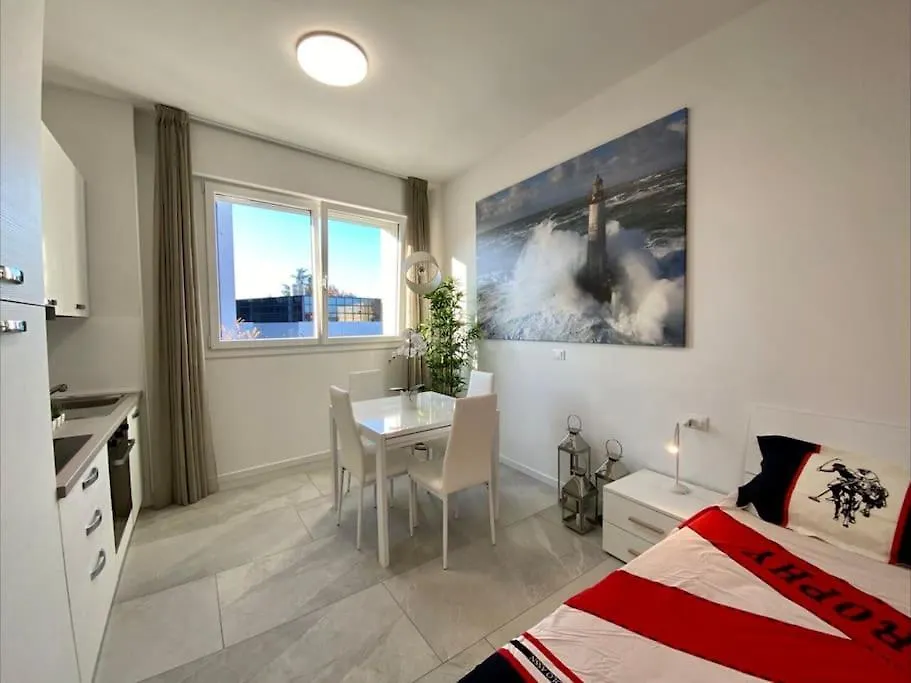 Residence Stendhal 18 Bologna 0*,